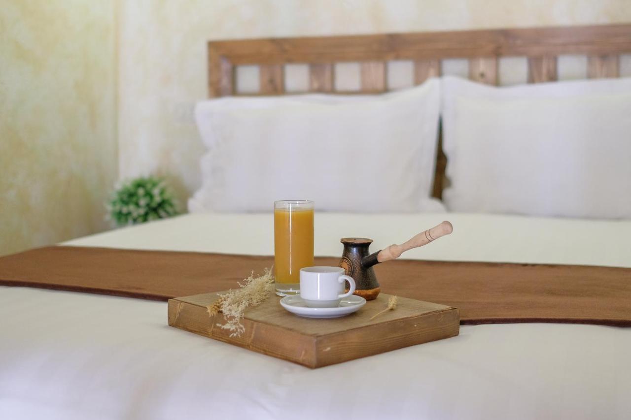 Caucasus Hotel Kasagh Ngoại thất bức ảnh A Greek breakfast