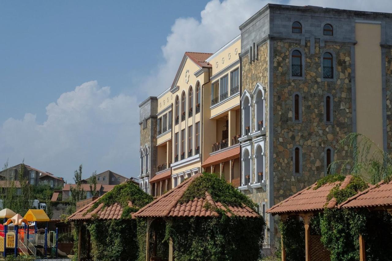 Caucasus Hotel Kasagh Ngoại thất bức ảnh Residential buildings in Çekmeköy Alemdağ