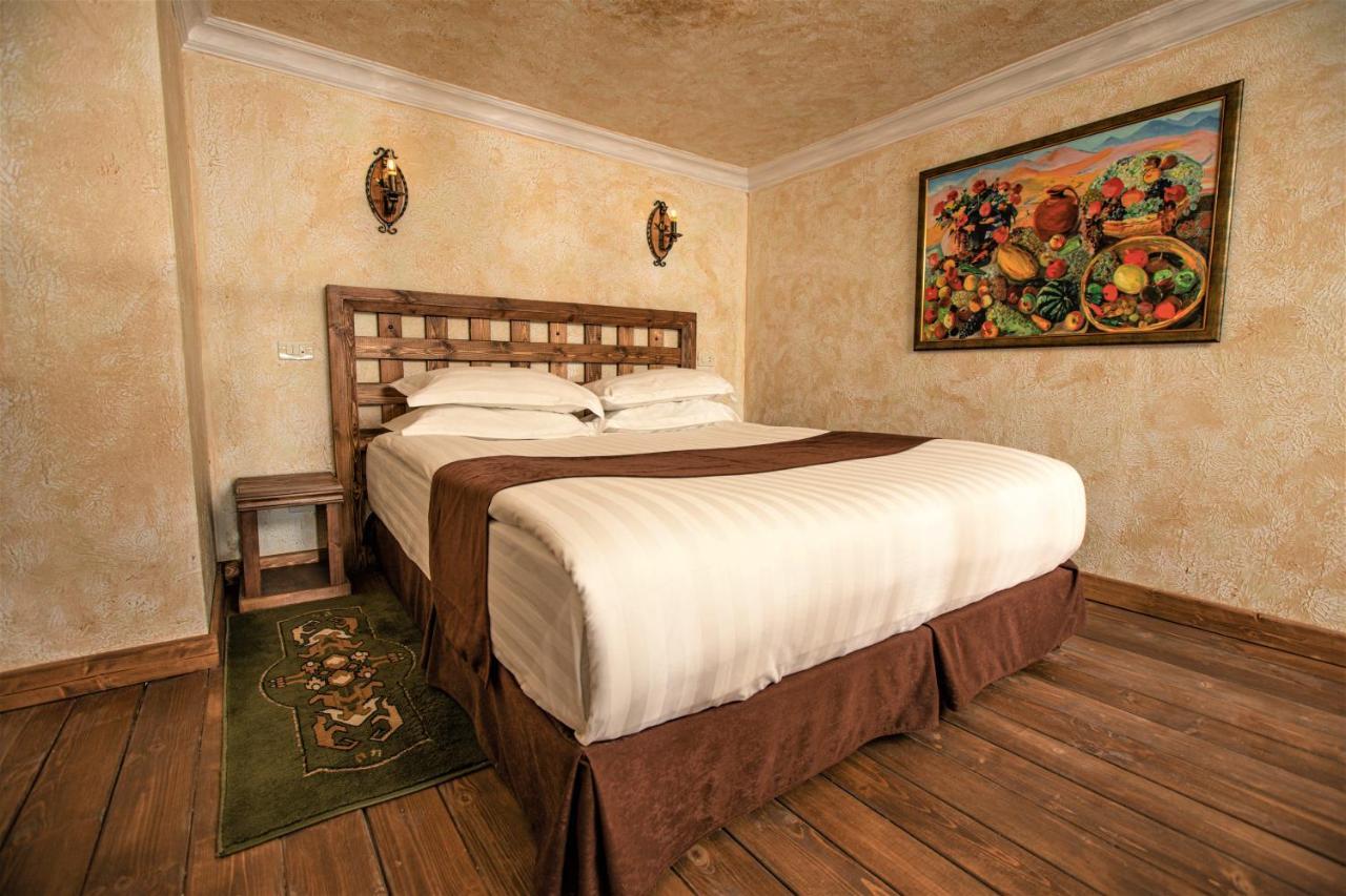 Caucasus Hotel Kasagh Ngoại thất bức ảnh A room at the hotel
