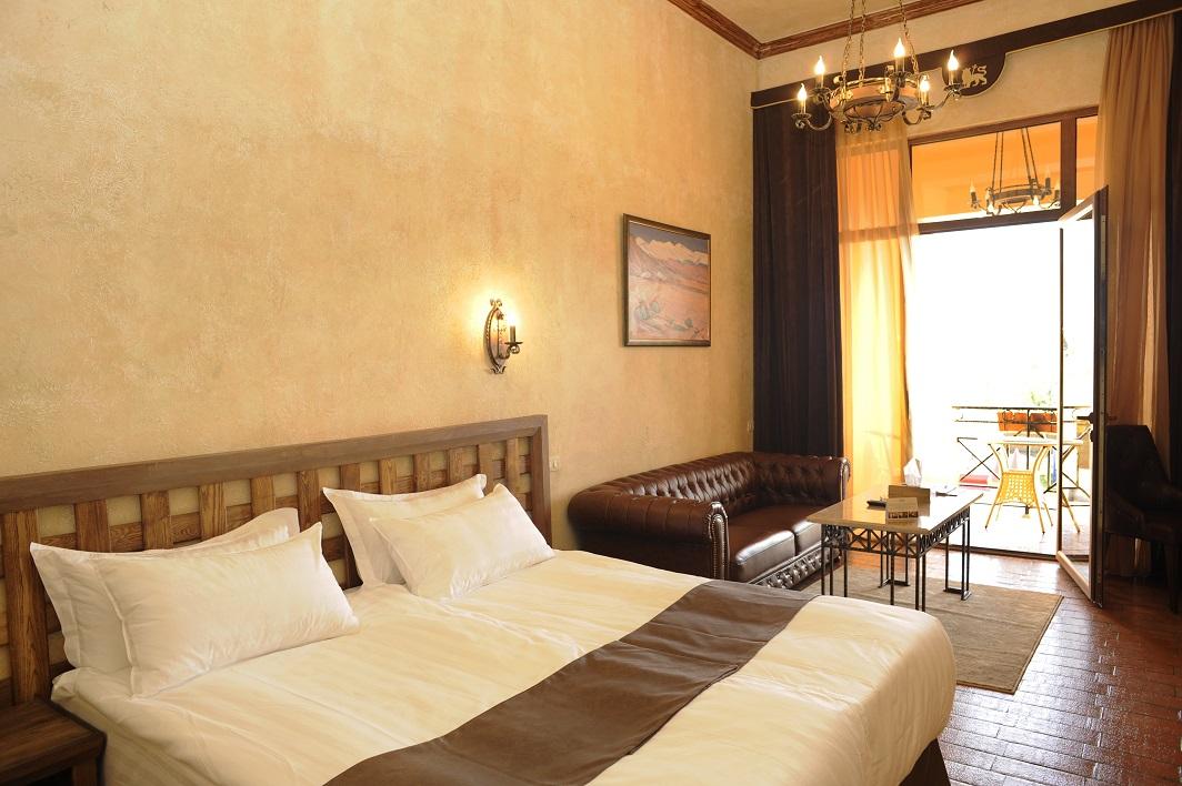 Caucasus Hotel Kasagh Ngoại thất bức ảnh A room at the hotel