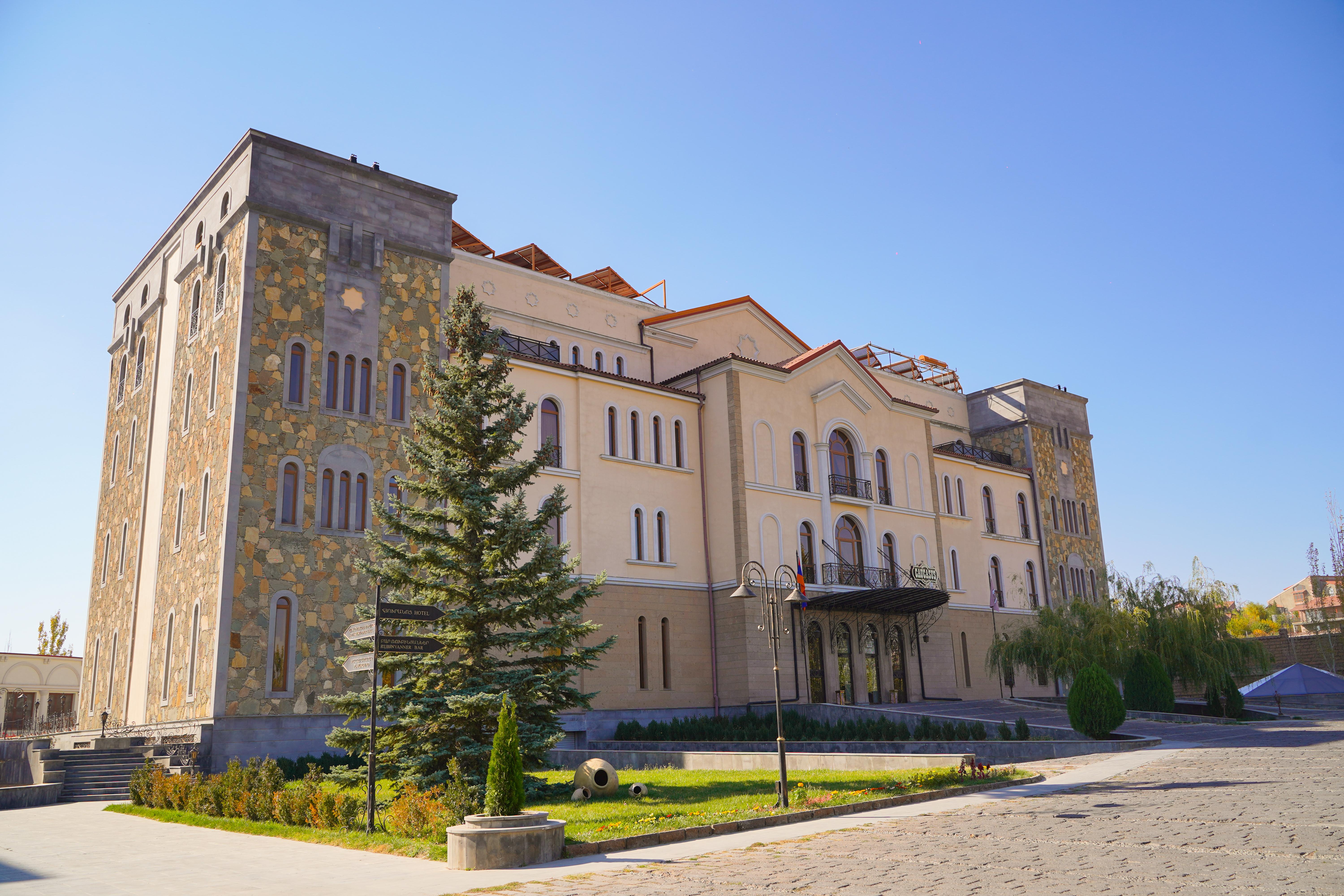 Caucasus Hotel Kasagh Ngoại thất bức ảnh The National Museum of the Republic of Dagestan