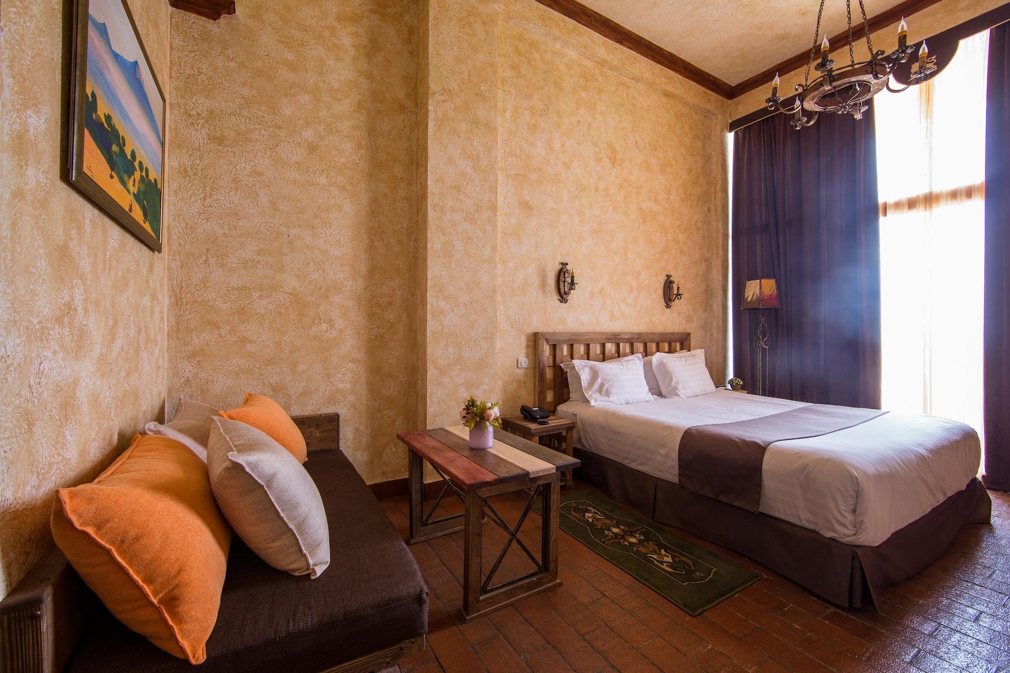 Caucasus Hotel Kasagh Ngoại thất bức ảnh A room at the hotel