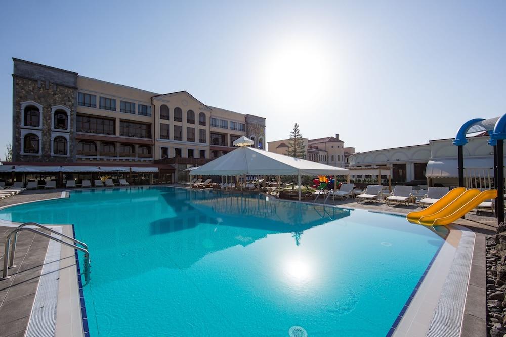 Caucasus Hotel Kasagh Ngoại thất bức ảnh The swimming pool at the hotel
